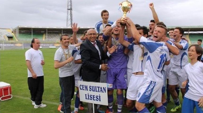 Gen&ccedil;ler Kız Erkek Futbol T&uuml;rkiye Birinciliği Sona Erdi