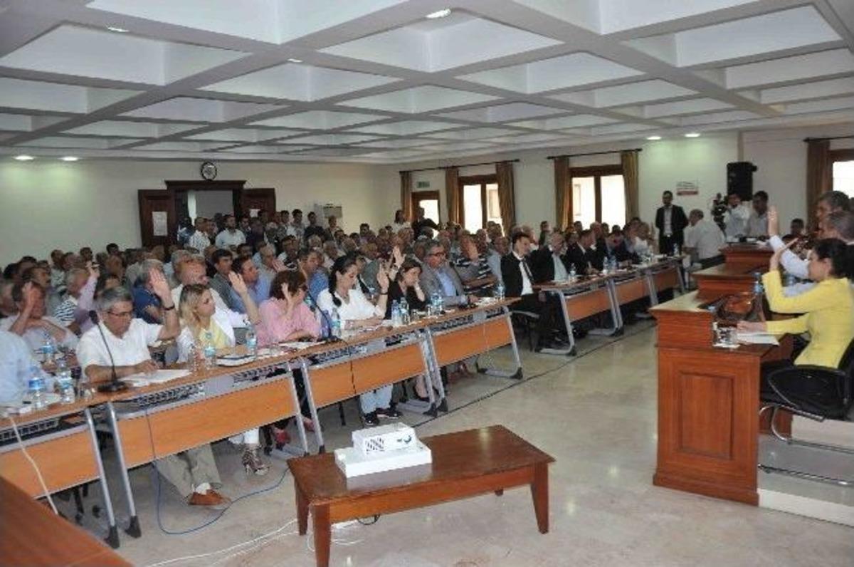 Kuşadası Belediye Meclisi&rsquo;nden Yeni Kaymakamlık Binasını G&ouml;r&uuml;şt&uuml;