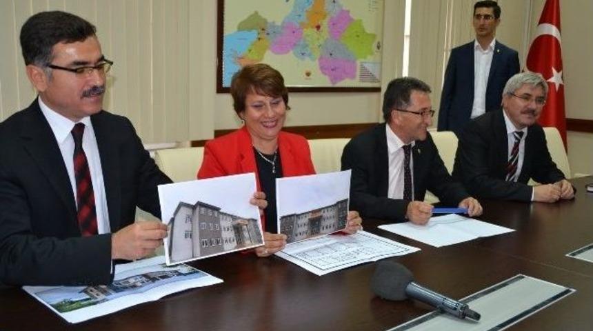 Hayırsever S&ouml;zen'den Balıkesir'e Yeni Okul