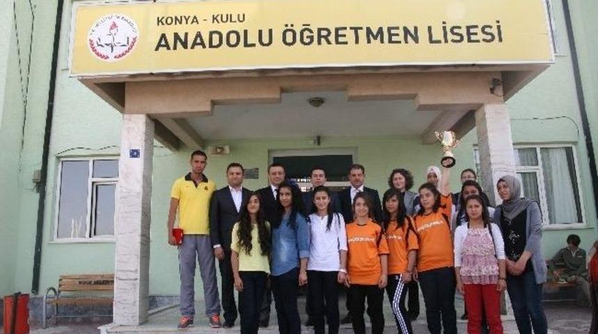 Kulu&rsquo;da Voleybol Turnuvası &Ouml;d&uuml;lleri Verildi