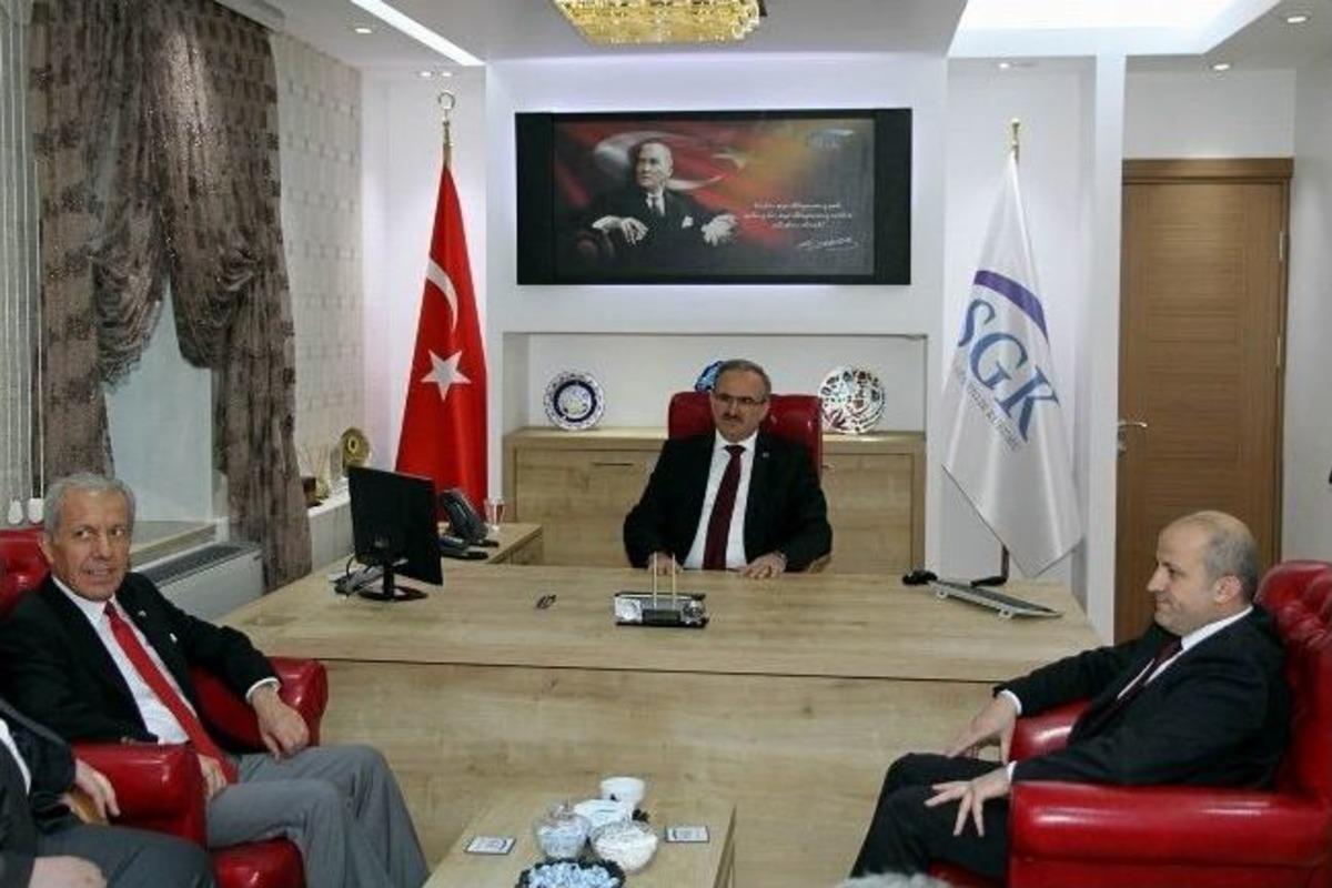 Sgk İl Binasını İnceleyen Vali, Renkli &Ccedil;izgilere Hayran Kaldı
