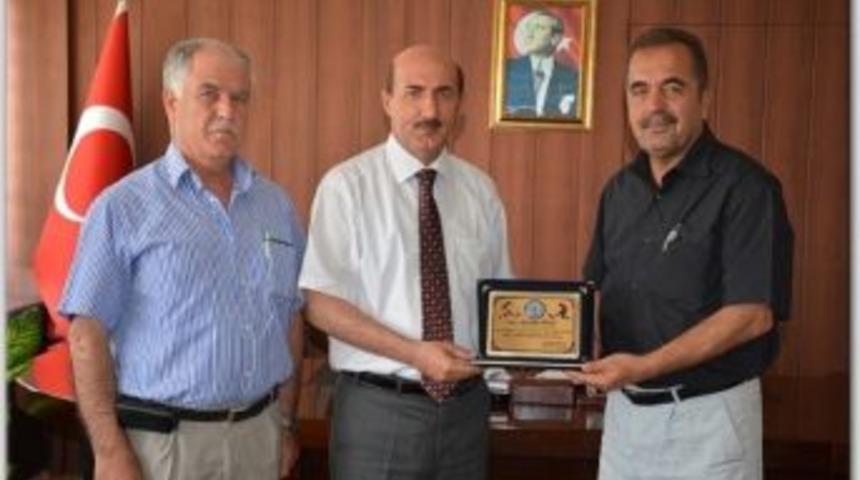 Genel Sekreter Bolat&rsquo;a Plaket Verildi
