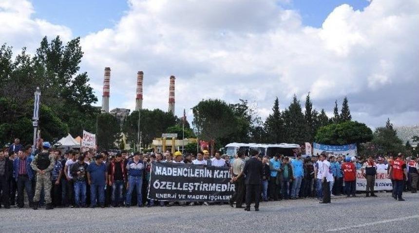 İş&ccedil;iler Cumhurbaşkanı G&uuml;l'e Seslerini Duyurmaya &Ccedil;alıştı