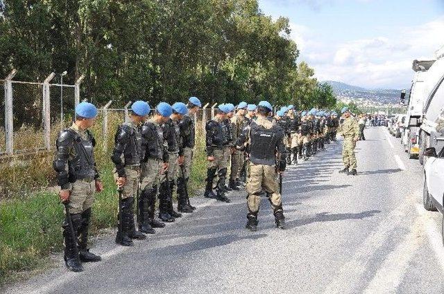 İşçiler Cumhurbaşkanı Gül'e Seslerini Duyurmaya Çalıştı