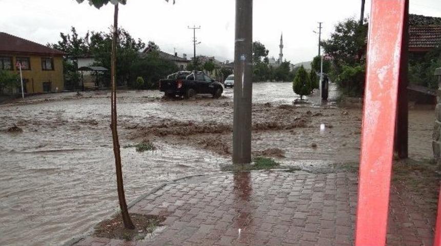 Dere Taştı Bilecik'i Sel Aldı