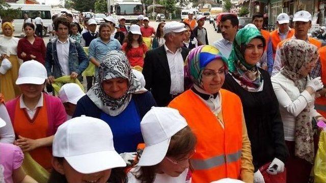 Korgan Belediye Başkanı, Personel Ve Öğrencilerle Çöp Topladı