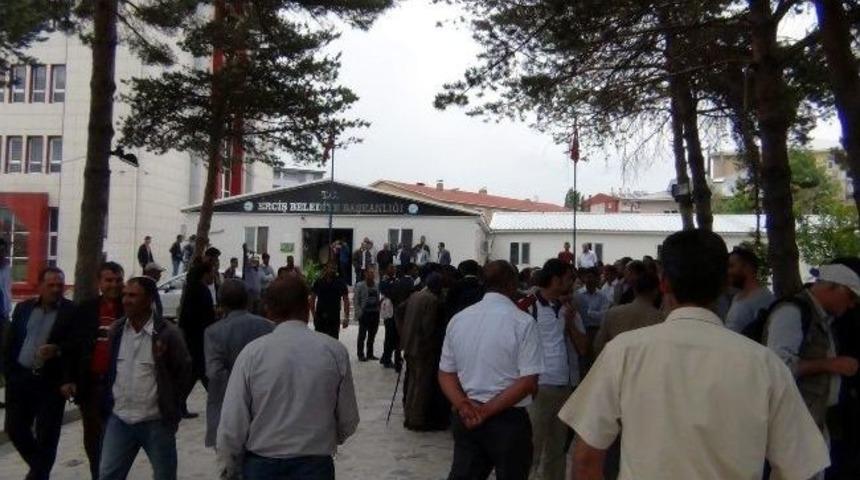 Erciş Belediyesi 160 S&ouml;zleşmeli Personelin İş Akdini Feshetti