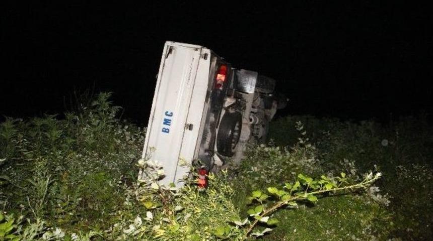 Zonguldak&rsquo;ta Kamyonet Devrildi: 1 Yaralı