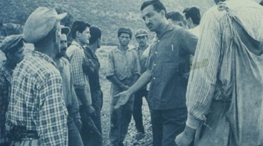 Asker eşi Erbakan'a &ccedil;antayla vurmuş!