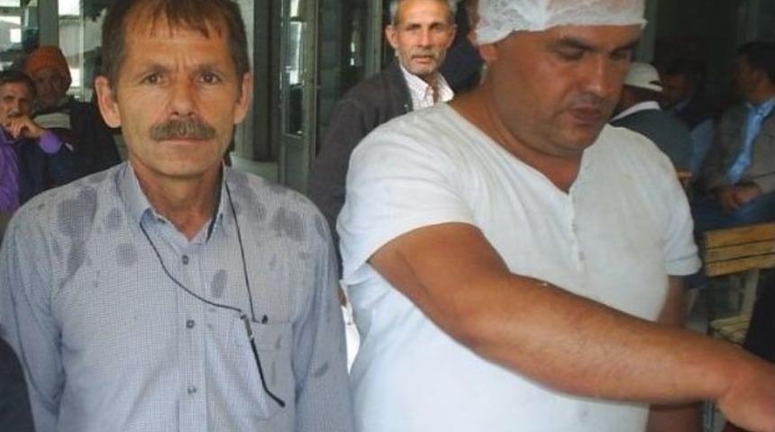 Selendili Kahveci Somalı Madenciler İ&ccedil;in Lokma D&ouml;kt&uuml;rd&uuml;