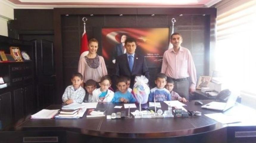 Minik &Ouml;ğrenciler, Kaymakam Nuri Gezici&rsquo;yi Ziyaret Etti