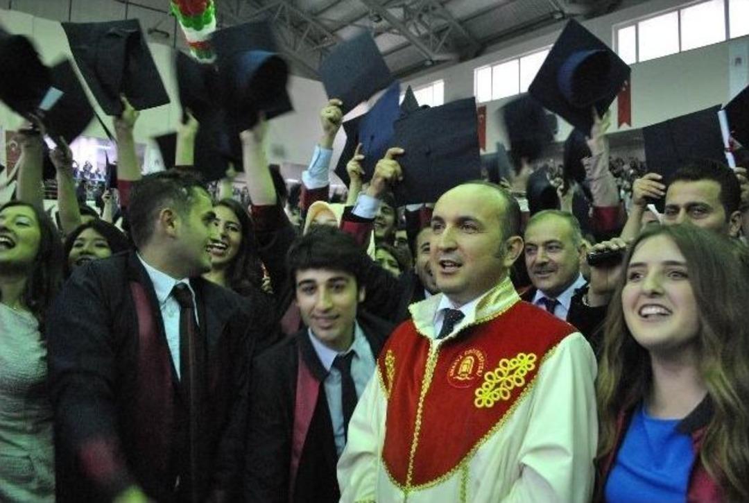 Amasya Eğitim Fak&uuml;ltesi 800 Mezun Verdi