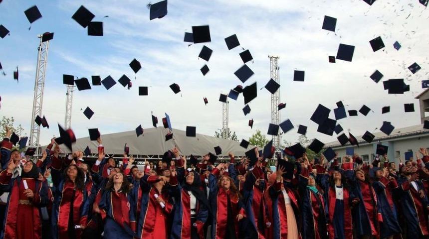 Aşık Veysel Meslek Y&uuml;ksekokulunda Mezuniyet T&ouml;reni