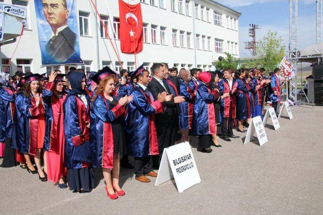 Aşık Veysel Meslek Yüksekokulunda Mezuniyet Töreni