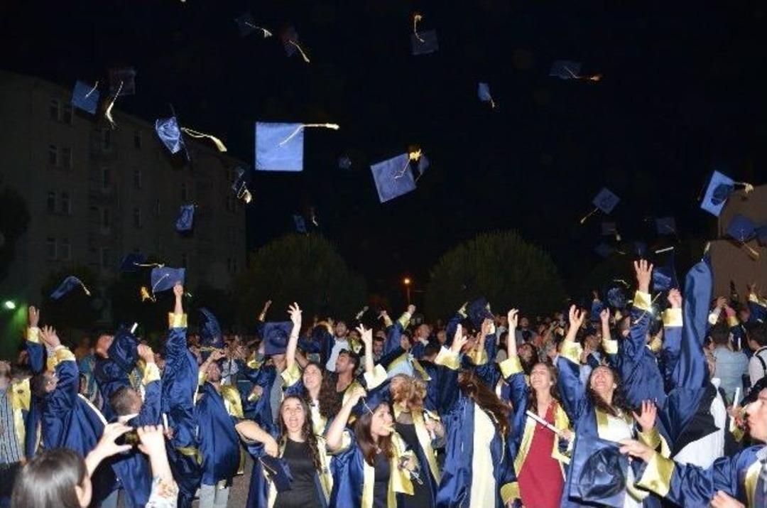 Akhisar Cb&uuml;&rsquo;de Mezuniyet Heyecanı Yaşandı