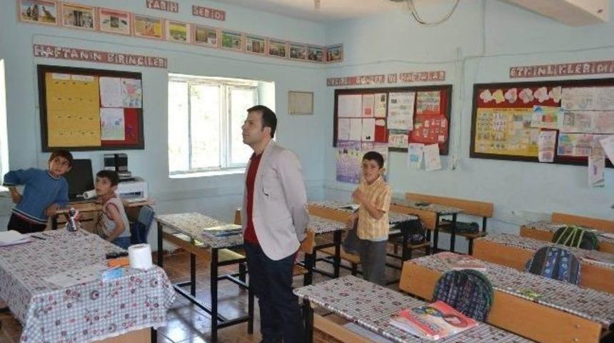 Kaymakam Arık K&ouml;y Okullarını Ziyaret Etti
