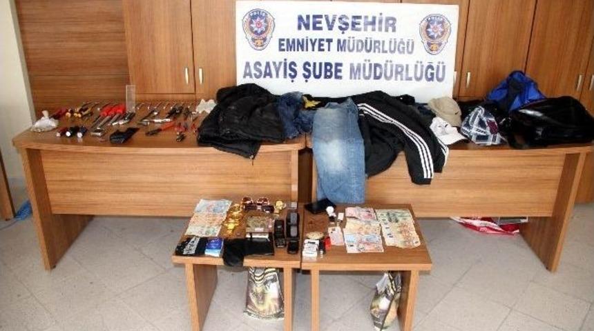 G&uuml;rcistan&rsquo;dan Gelerek Hırsızlık Yapan 4 Kişilik Şebeke Yakalandı