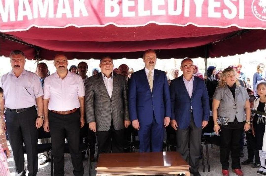 &Ouml;ğrenciler Yılsonu Şenliğinde Stres Attı