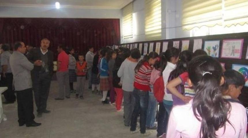 Öğrenciler Görsel Sanatlar Sergisi Açtı
