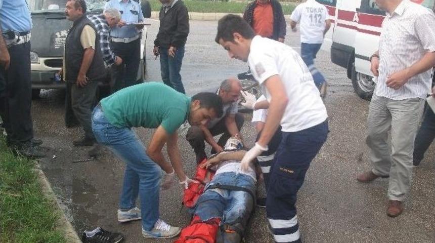 Minib&uuml;s Mobileti İkiye B&ouml;ld&uuml;: 2 Yaralı