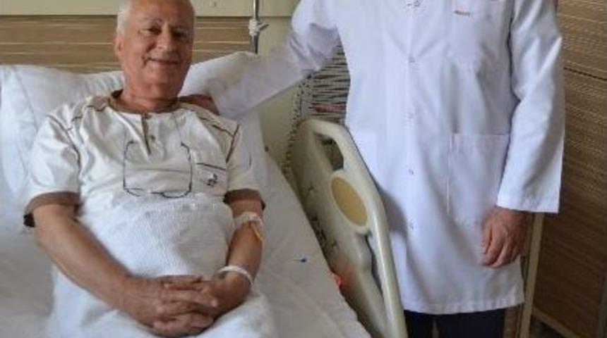 Sakarya'dan Gelen 3 Doktor, D&uuml;nyam Hastanesinde Ameliyat Oldu