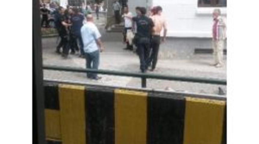 Valilik &Ouml;n&uuml;nde Kavga &Ccedil;ıktı, &Ccedil;evik Kuvvet M&uuml;dahale Etti