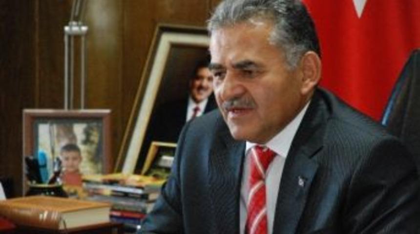 Fırtına Nedeniyle 32 Ağa&ccedil; Devrildi