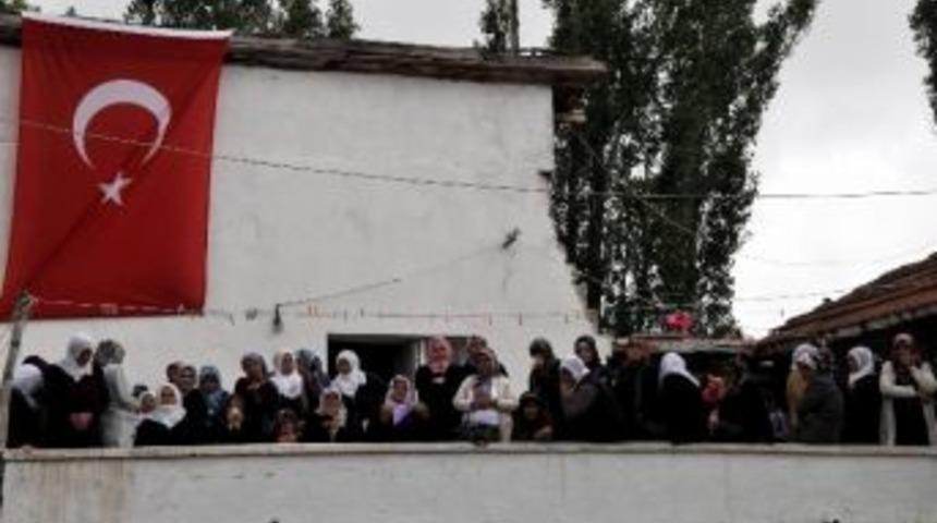 Afganistan&rsquo;da &Ouml;len T&uuml;rk İş&ccedil;inin Cenazesi Memleketinde