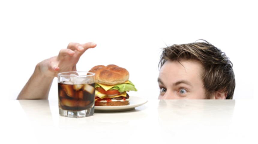 Gece yemek yemeyi &ouml;nlemek i&ccedil;in bunları yapın!