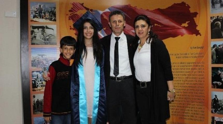 İlk Mezunlar Kep Fırlattı