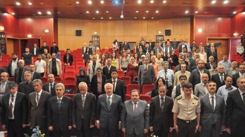 Ahlat&rsquo;ta &lsquo;arap Harfli Yazıtlar Ve Ahlat Mezar Taşları&rsquo; &Ccedil;alıştayı Başladı