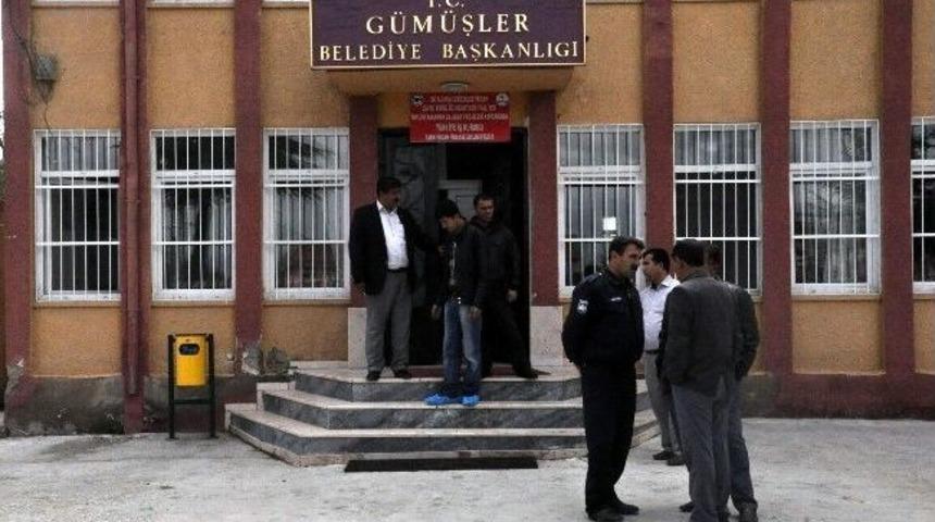 Belediye Başkanının Odası Kundaklandı