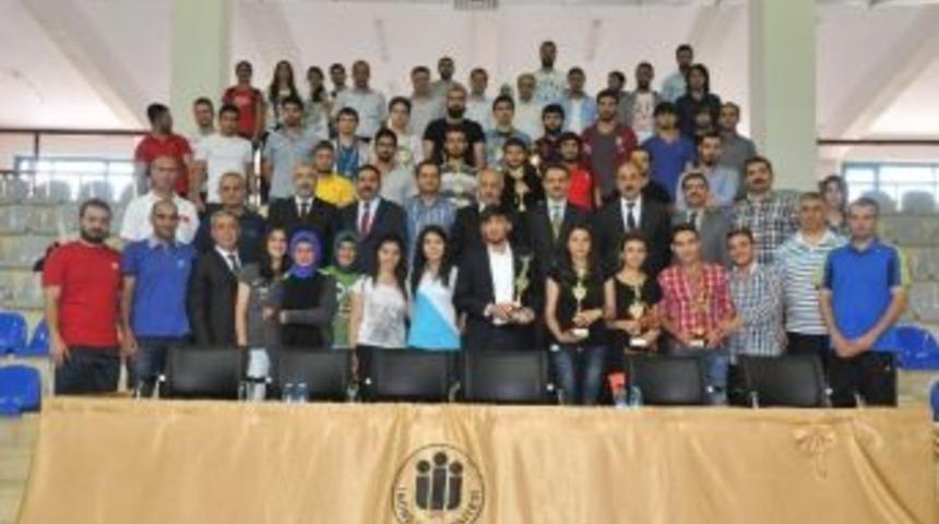 Spor Şenlikleri &Ouml;d&uuml;l T&ouml;reni Yapıldı