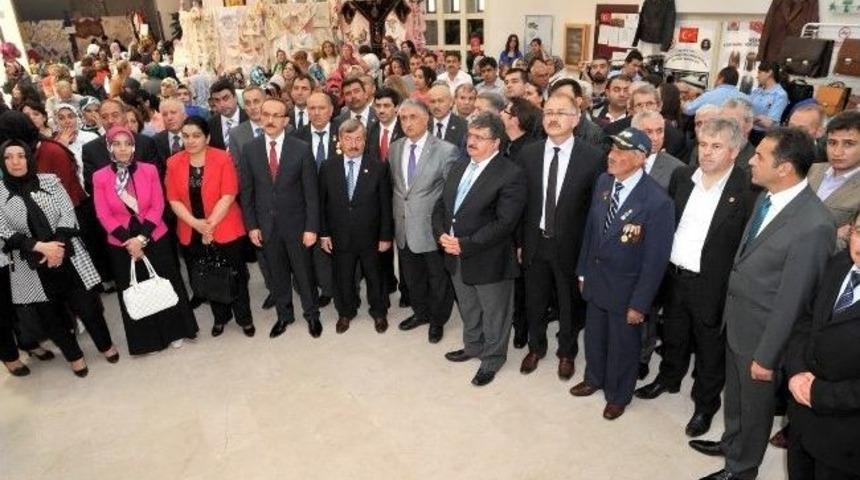 Uşak'ta El Emeği G&ouml;z Nuru Eserler G&ouml;r&uuml;c&uuml;ye &Ccedil;ıktı