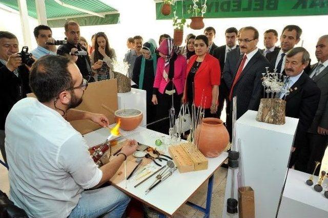 Uşak'ta El Emeği Göz Nuru Eserler Görücüye Çıktı