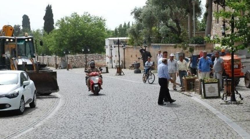 Didim&rsquo;de &Ccedil;i&ccedil;eklik Tartışması