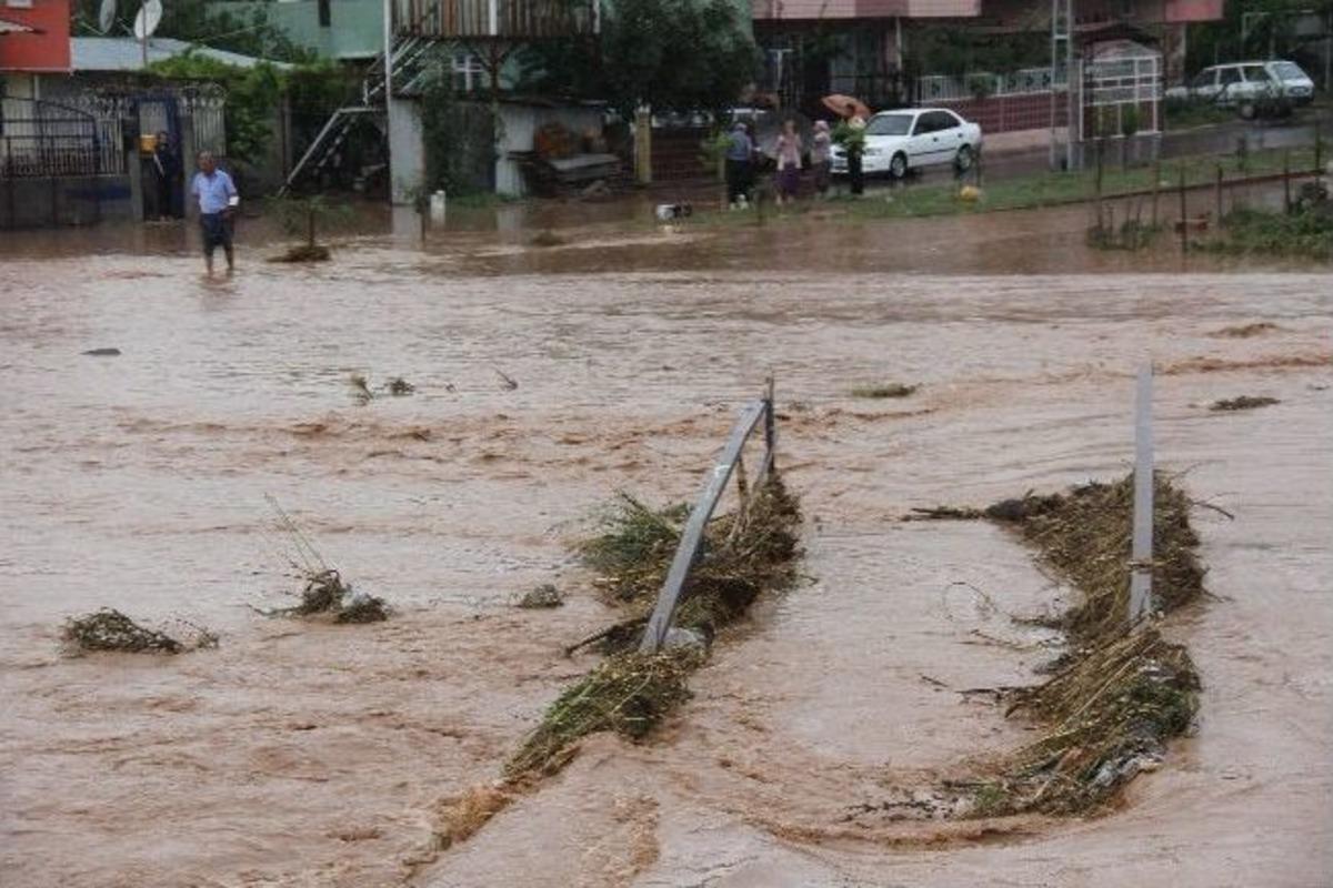 Aşırı Yağmur Yaya K&ouml;pr&uuml;s&uuml;n&uuml; Yıktı