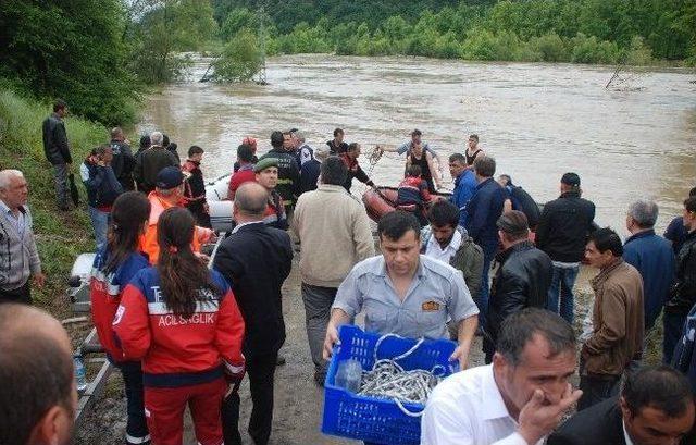 Sel Afetinde Mahsur Kalan Dokuz Kişi Kurtarıldı