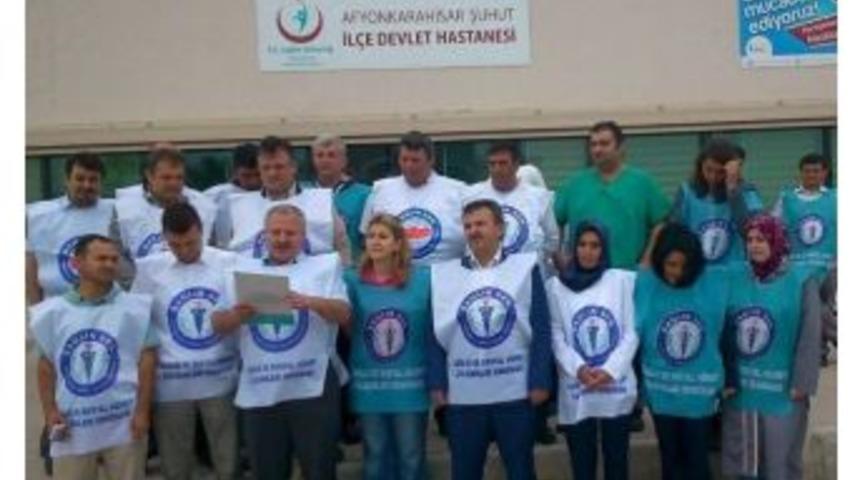 Şuhut Devlet Hastanesi &Ouml;n&uuml;nde Sağlık&ccedil;ıların Protestosu