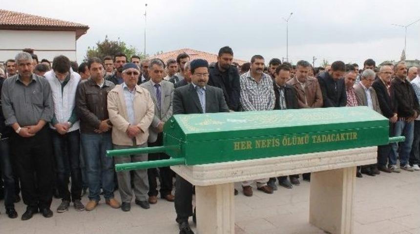 &Ouml;ld&uuml;r&uuml;len Do&ccedil;ent Son Yolculuğuna Uğurlandı