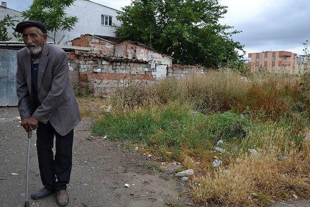 Yaşlı Adama Yunusemre Belediyesi Sahip Çıktı