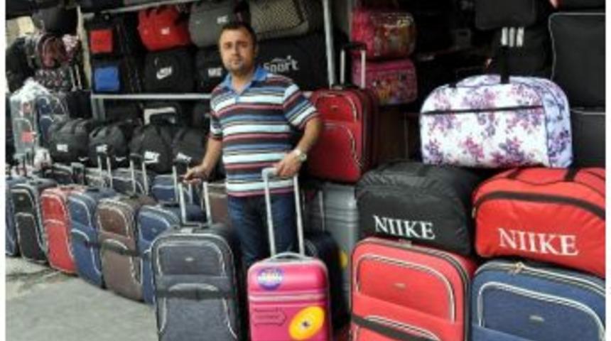 Valiz Satıcıları Tatil Sezonundan &Uuml;mitli
