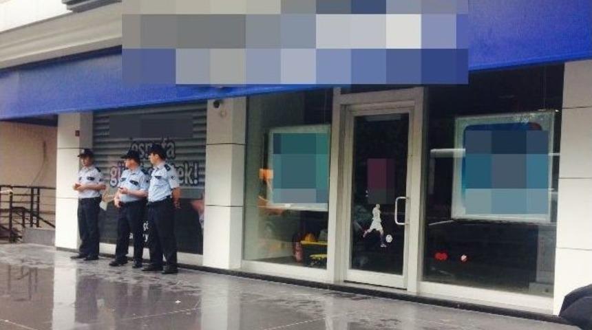 K&uuml;&ccedil;&uuml;k&ccedil;ekmece&rsquo;de Uzun Namlulu Silahla Banka Soygunu