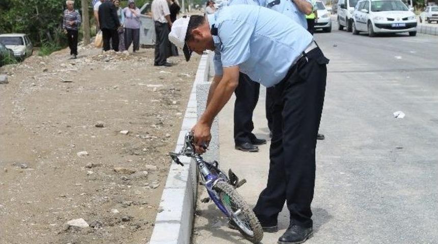 Denizli&rsquo;de Turist Otob&uuml;s&uuml; İki &Ccedil;ocuğu &Ccedil;arptı