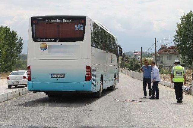 Denizli’de Turist Otobüsü İki Çocuğu Çarptı