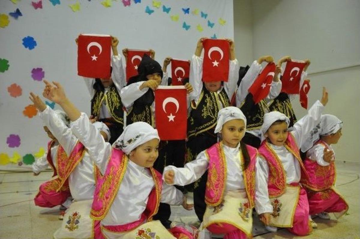 Miniklerden Yıl Sonu B&uuml;y&uuml;k G&ouml;sterisi