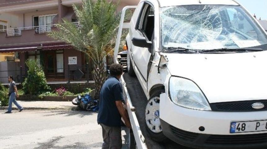 Motosiklet Sürücüsü Kaskı Sayesinde Kurtuldu