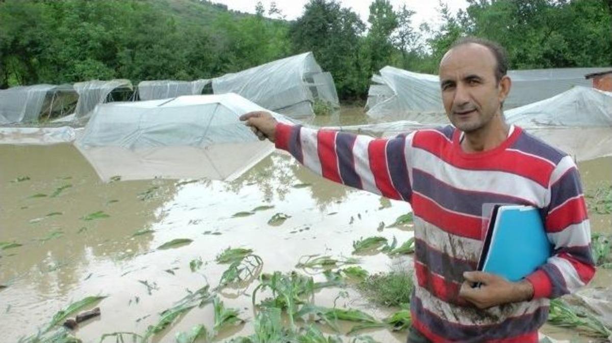 G&ouml;k&ccedil;ebey&rsquo;de K&ouml;pr&uuml; Tıkandı Arazi Sular Altında Kaldı