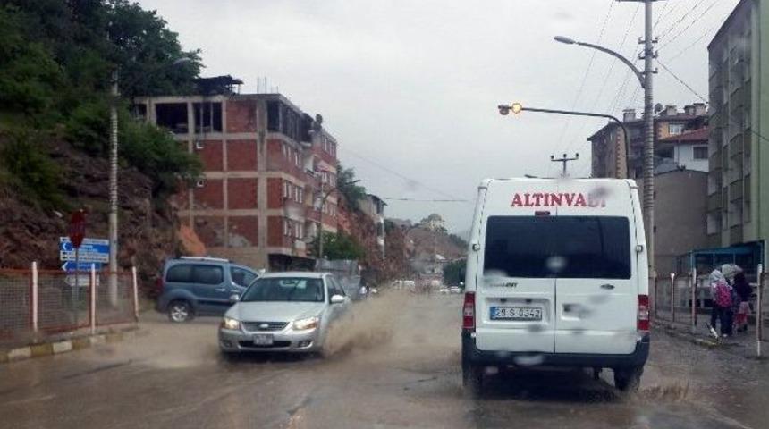 G&uuml;m&uuml;şhane&rsquo;de Yağışlar Y&uuml;z G&uuml;ld&uuml;rd&uuml;