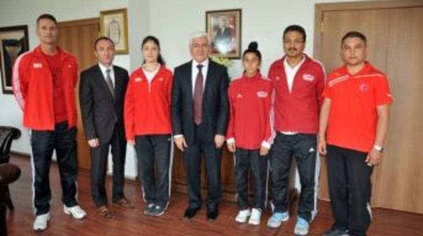 Vali Koca, Başarılı Tekvandocuları &Ouml;d&uuml;llendirdi